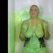 bosunbob: Wamprincess plays Triggerwords, her first time in a gunge tank