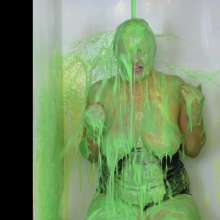 bosunbob: Wamprincess plays Triggerwords, her first time in a gunge tank