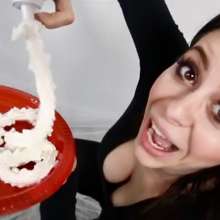 wtfdownloads: Azzy pied for her YouTube audience