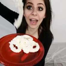 wtfdownloads: Azzy pied for her YouTube audience