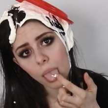wtfdownloads: Azzy pied for her YouTube audience