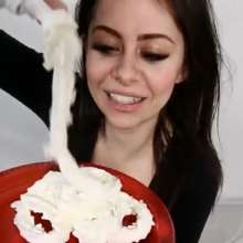 wtfdownloads: Azzy pied for her YouTube audience