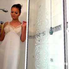 johnboy12: Roxi Lloyd in the Shower
