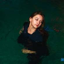 wet.look.me: Kate pleases us again!  Don't miss!  It's really interested wetlook!
