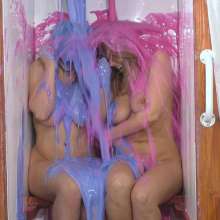 bosunbob: Sarah and Jamie in the tank together and playing Panic!