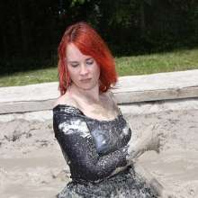 FOXY: Katell in mud pool