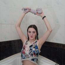 Wet Live Team: Anhelina Was Happy to Bathe and Lather Her Tights, Shampoo