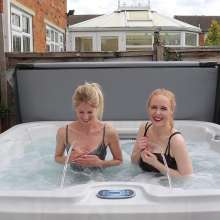 AuroraWetlook: Aurora and Rebecca in Hot Tub... Part 2 Longer Video