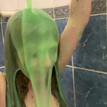 Top Messy Girls: Girl Pours Slime on Herself
