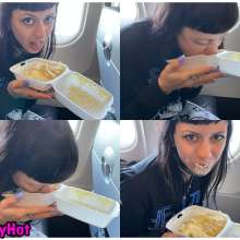 messyhot: Larzstord pies herself on the airplane (and messyhot is back!)