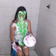 Nataly Loveu: Pie's with Naked Slime