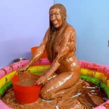 Darla DeVour: Messy Darla online now and ready to get messy