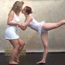 FOXY: New video lesbians in oil