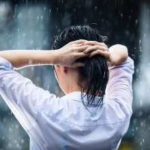 theone21: Japanese Girls soaking wet in the rain in their sailor uniforms!