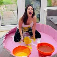 ErinMoore: Erin Plays in Custard, Chocolate and Pies.