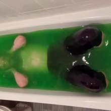 TheGungeZone: Essie's Messy Slime Bath