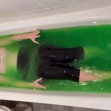 TheGungeZone: Essie's Messy Slime Bath