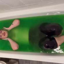 TheGungeZone: Essie's Messy Slime Bath