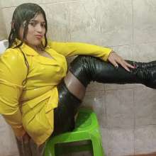 WetPlace: Jazminss Enjoying In Shower