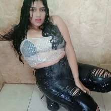 WetPlace: Jazminss Shower In Jeans And Boots