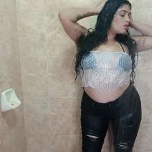 WetPlace: Jazminss Shower In Jeans And Boots