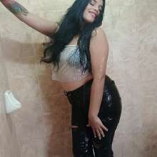 WetPlace: Jazminss Shower In Jeans And Boots