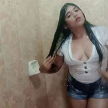WetPlace: Jazminss Shower In Shorts