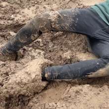 derekwam: Muddy Walk Home