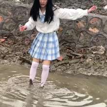 Chinese messyfun: Chinese jk girl play with mud