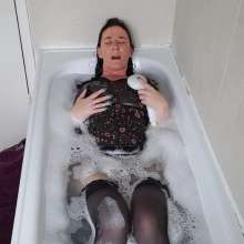 FSChloe: While Billie's away.