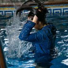 wet.look.me: Wetlook girl swimming in Pool in Fishnet tights and Shorts | Wetlook.biz