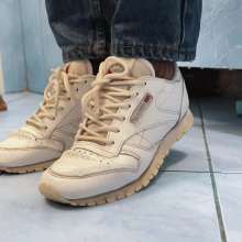 Wet Live Team: A Multi-layered Dip in Her Favorite Reeboks