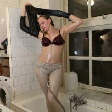WetPlace: Beautiful Eileen Oil in White Jeans