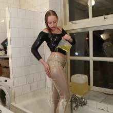 WetPlace: Beautiful Eileen Oil in White Jeans
