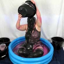 CheekyLuna: Cheekyluna's Pop Punk Chick Self Gunging