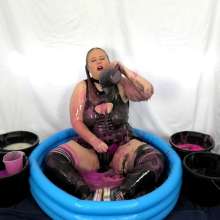 CheekyLuna: Cheekyluna's Pop Punk Chick Self Gunging