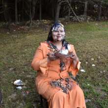 JD and Messy Andi: Andi Visits The Sploshing Cafe!