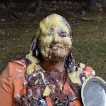 JD and Messy Andi: Andi Visits The Sploshing Cafe!