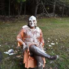 JD and Messy Andi: Andi Visits The Sploshing Cafe!