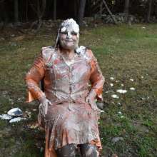 JD and Messy Andi: Andi Visits The Sploshing Cafe!