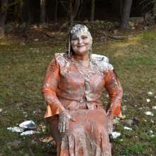 JD and Messy Andi: Andi Visits The Sploshing Cafe!
