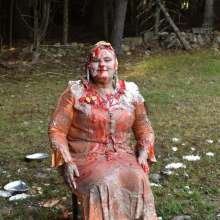 JD and Messy Andi: Andi Visits The Sploshing Cafe!