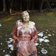 JD and Messy Andi: Andi Visits The Sploshing Cafe!