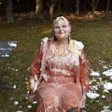 JD and Messy Andi: Andi Visits The Sploshing Cafe!