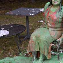JD and Messy Andi: Andi Visits The Sploshing Cafe!