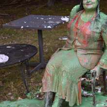 JD and Messy Andi: Andi Visits The Sploshing Cafe!