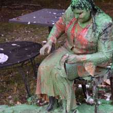JD and Messy Andi: Andi Visits The Sploshing Cafe!
