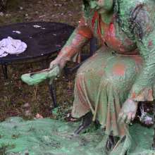 JD and Messy Andi: Andi Visits The Sploshing Cafe!