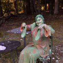JD and Messy Andi: Andi Visits The Sploshing Cafe!