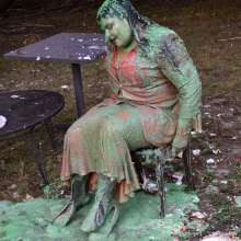 JD and Messy Andi: Andi Visits The Sploshing Cafe!